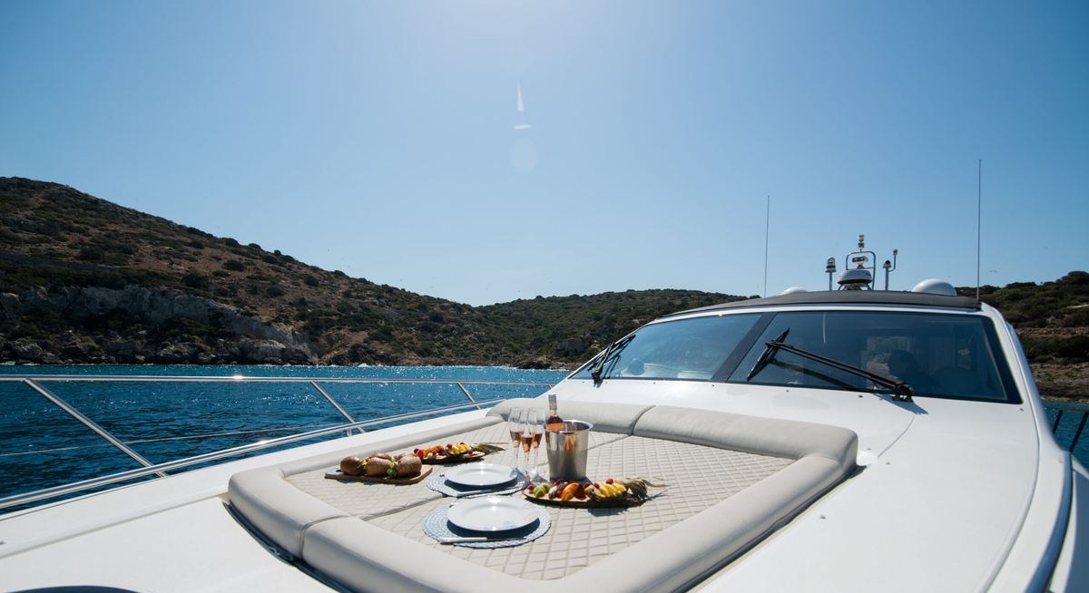 MOJO yacht charter 2