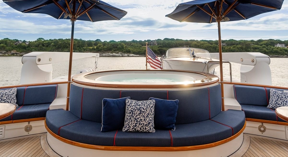 MOON RIVER yacht charter 2