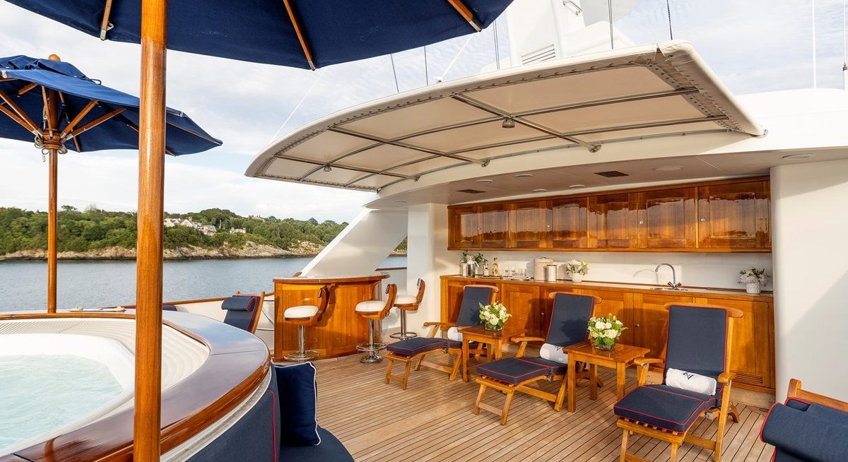 MOON RIVER yacht charter 4
