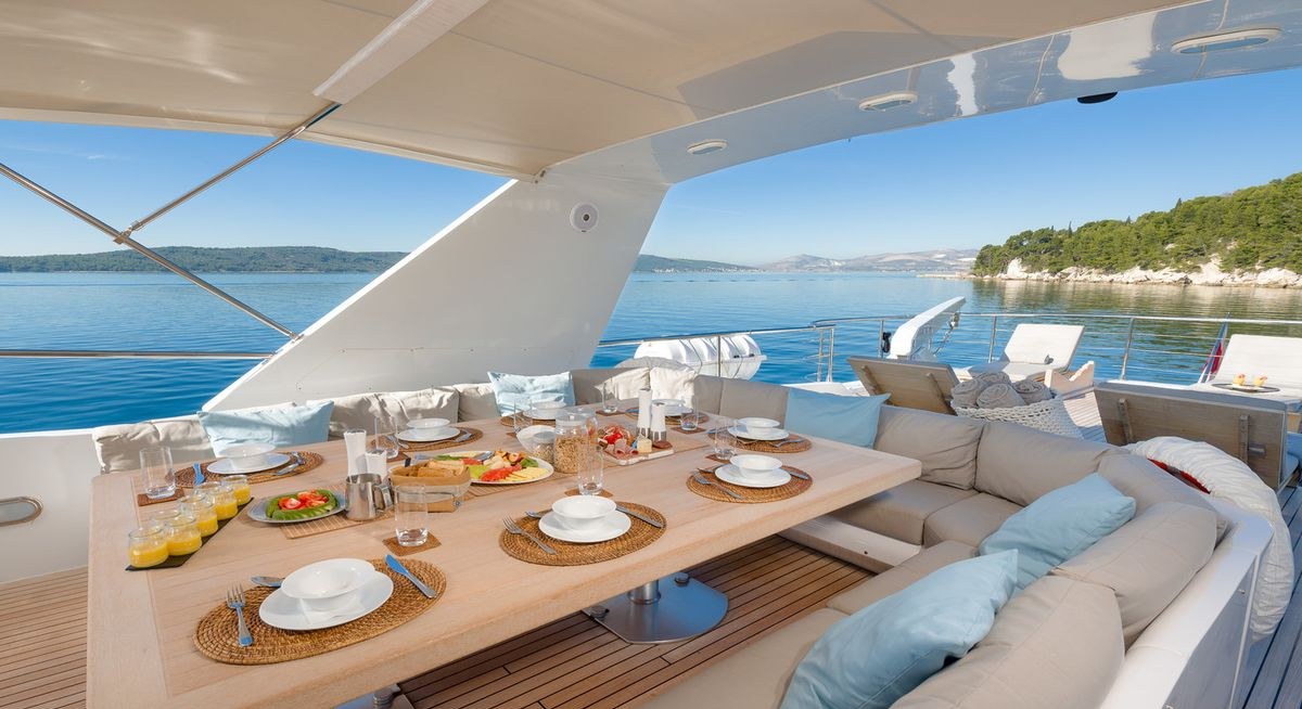 MOONRAKER II yacht charter 4
