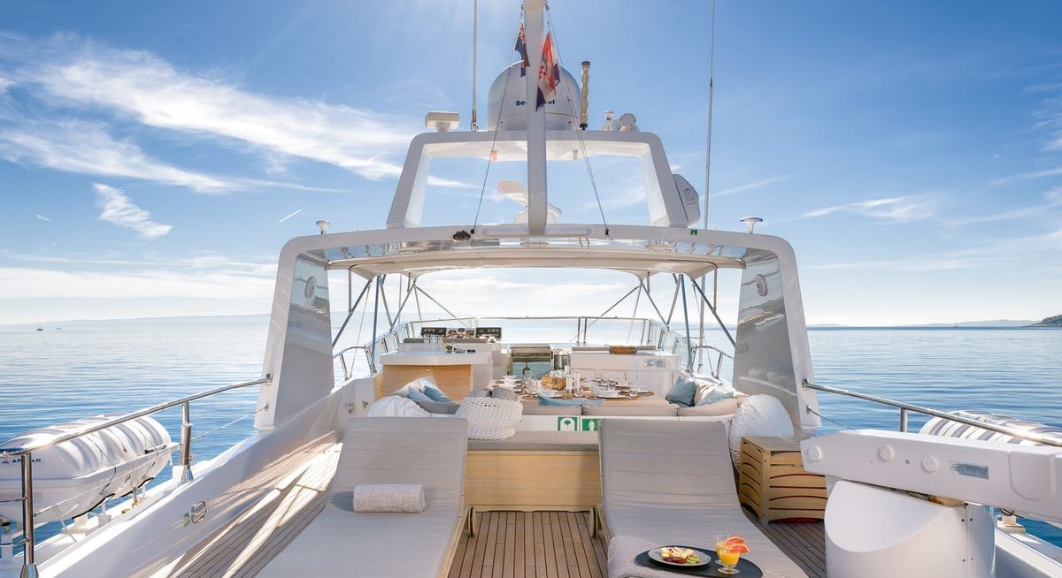 MOONRAKER II yacht charter 3
