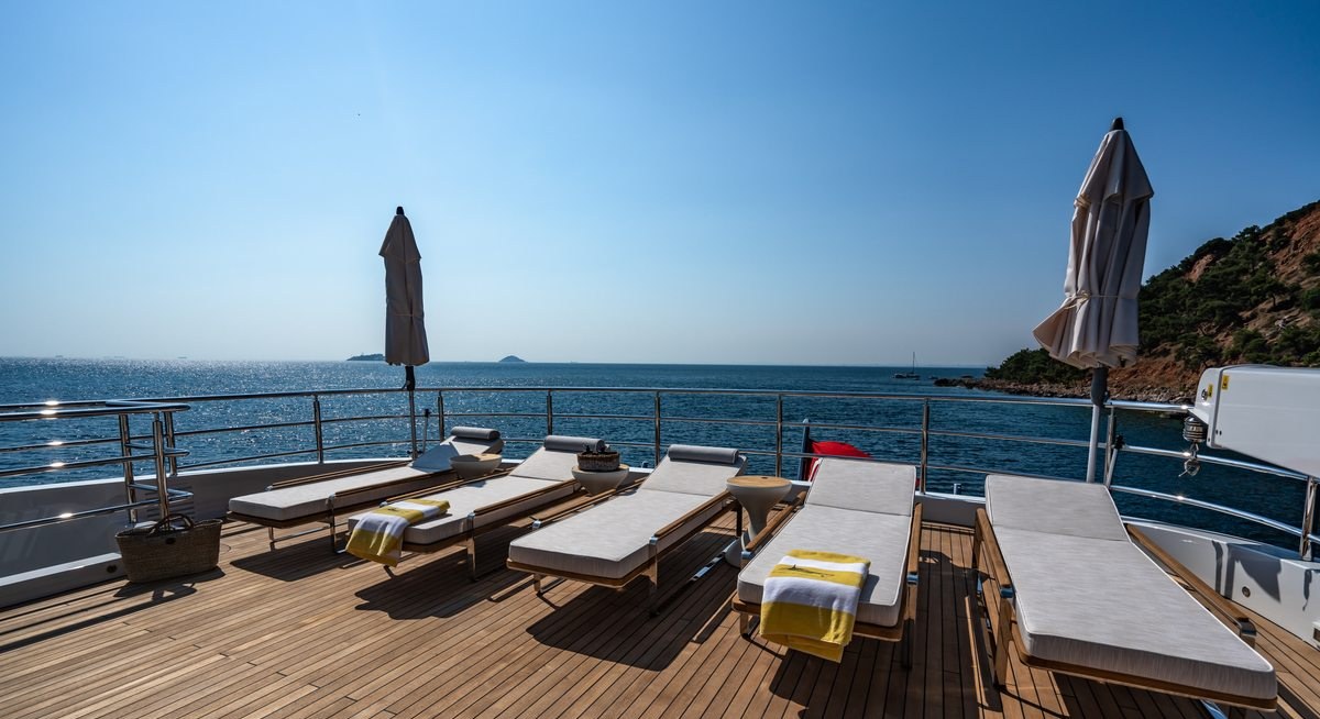 MOONRAKER yacht charter 3