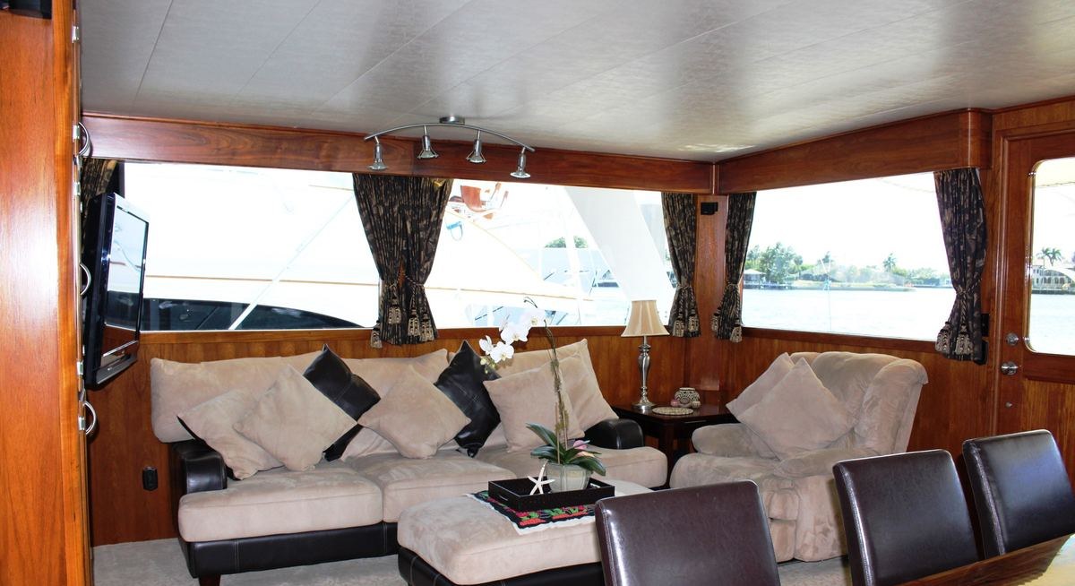 MOVIE SET yacht charter 4