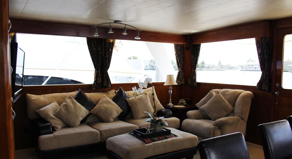 MOVIE SET yacht charter 3