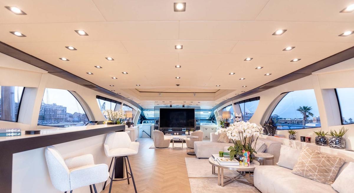 MRS GREY yacht charter 1