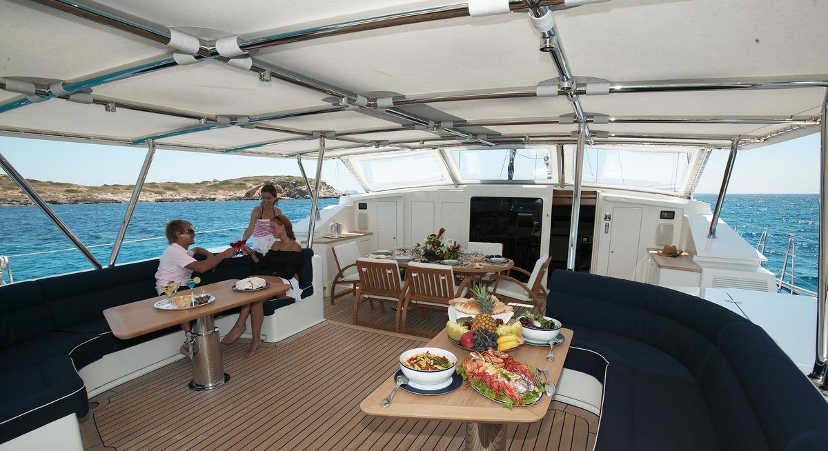 MUMU yacht charter 2