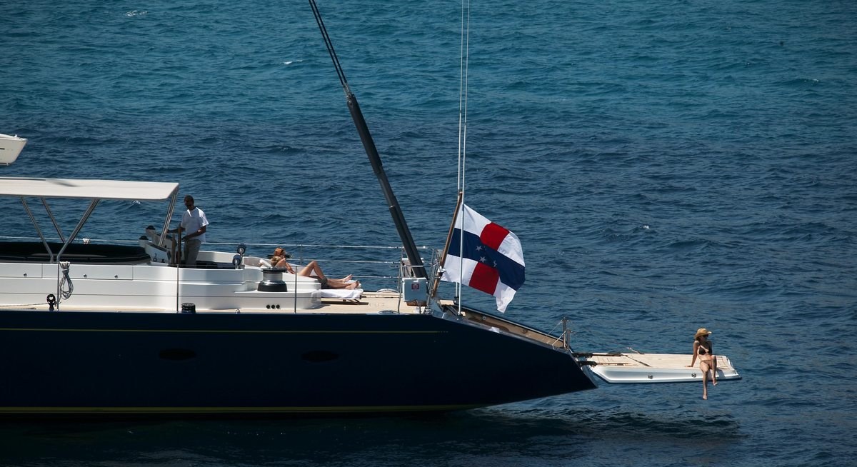 MUMU yacht charter 4