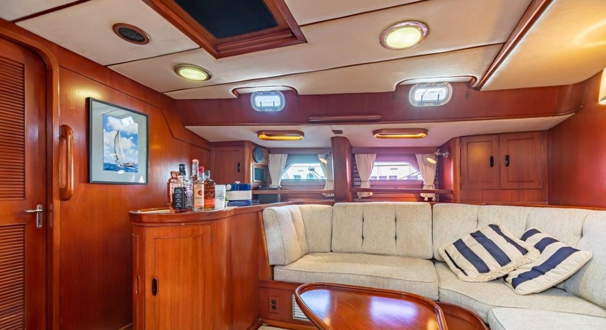 MUSTANG yacht charter 4