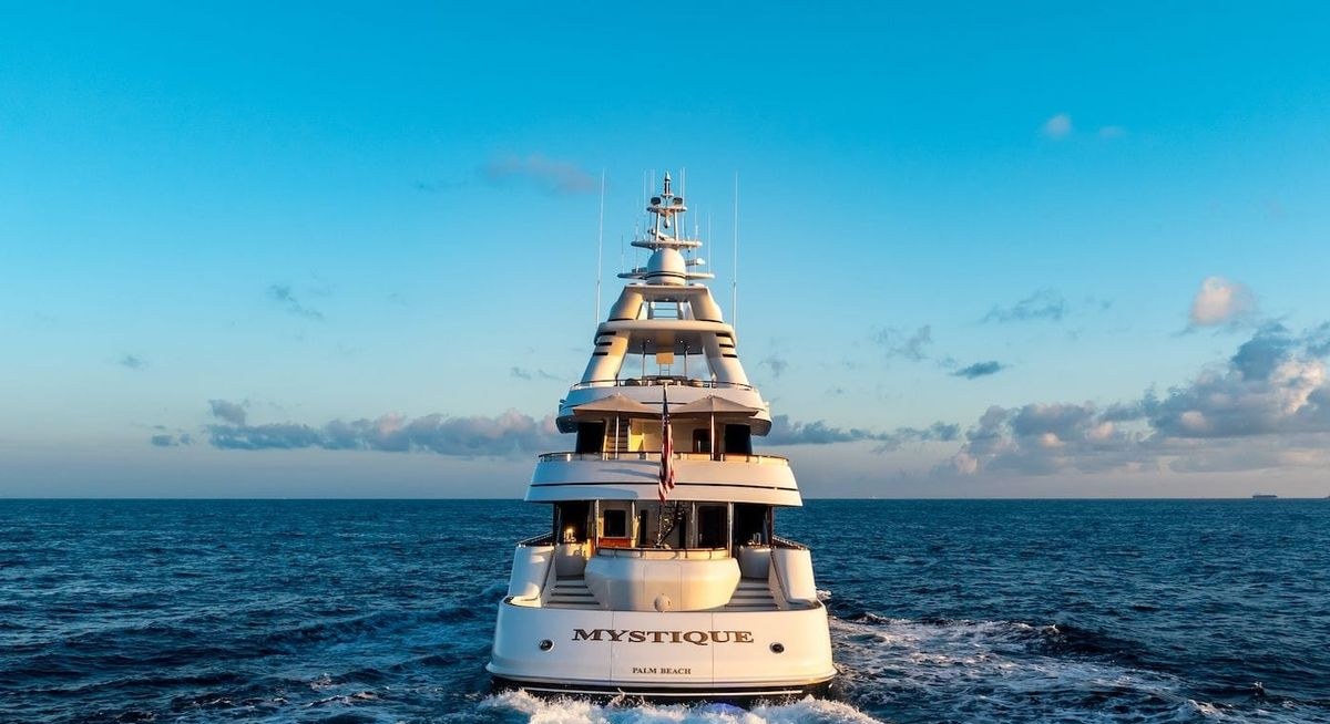 MYSTIQUE yacht charter 5