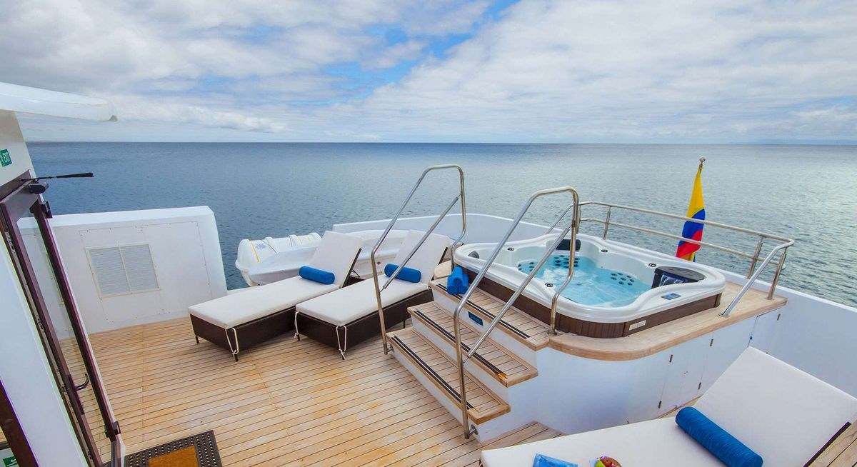 NATURAL PARADISE yacht charter 2
