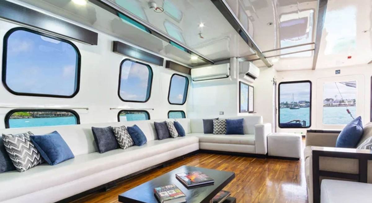 NATURAL PARADISE yacht charter 5