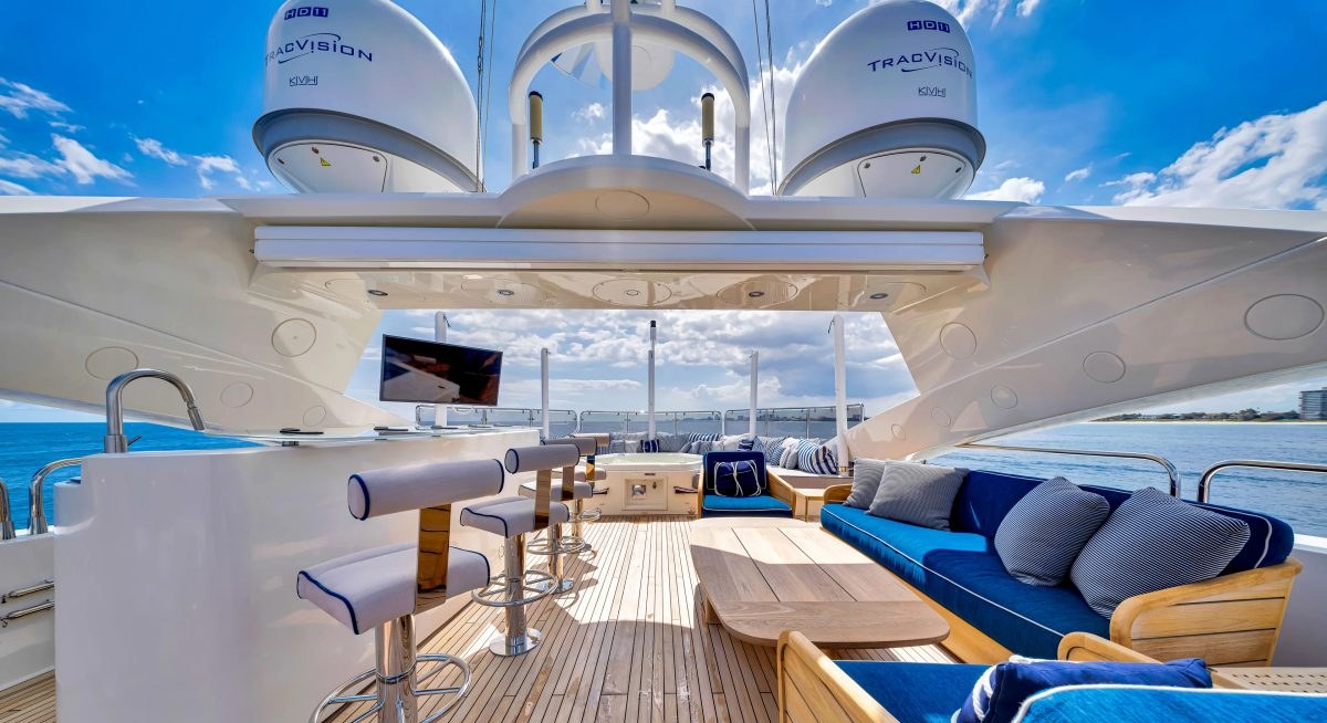 NATURAL 9 yacht charter 3