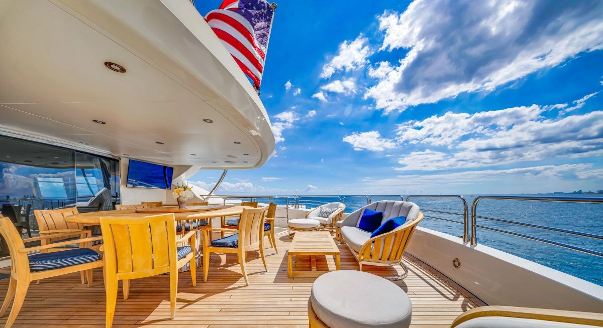 NATURAL 9 yacht charter 4