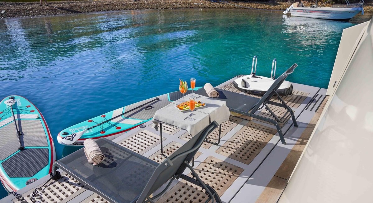 NEO yacht charter 4