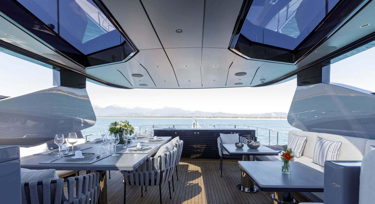 NEVER GIVE UP yacht charter 3