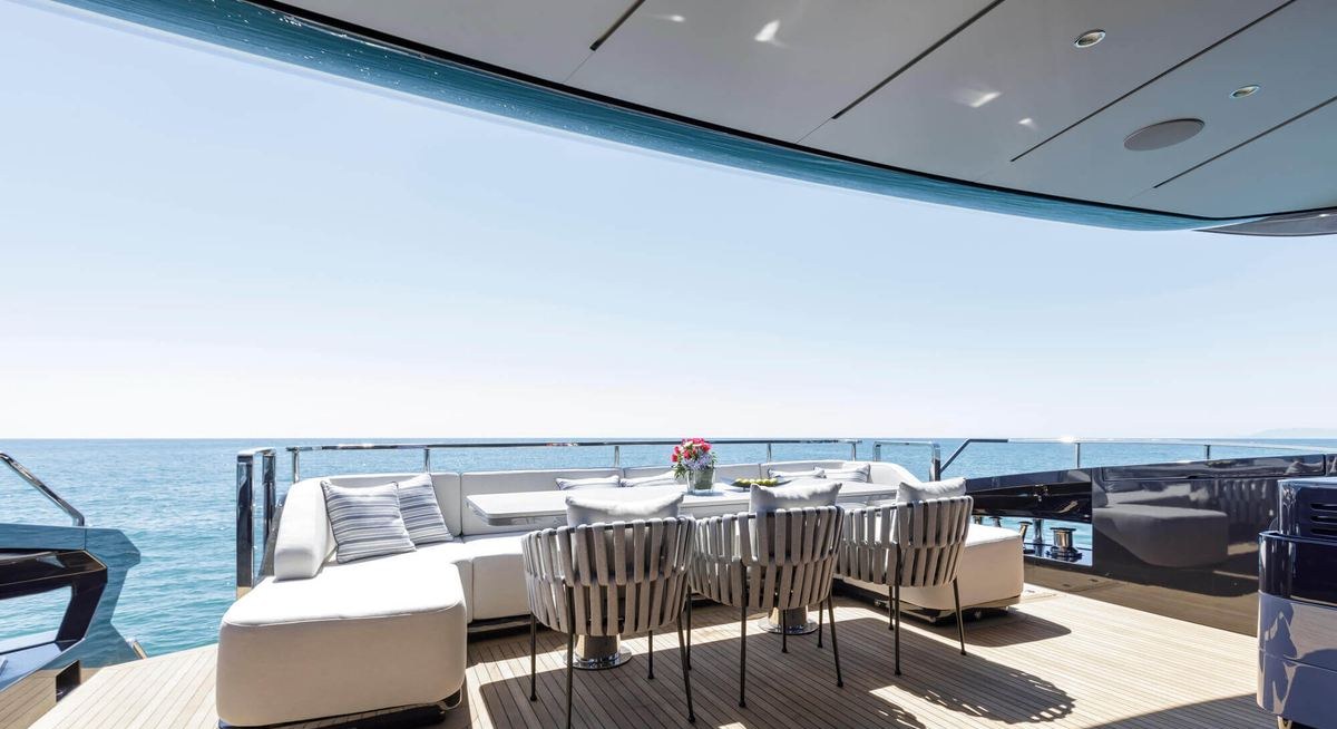 NEVER GIVE UP yacht charter 4