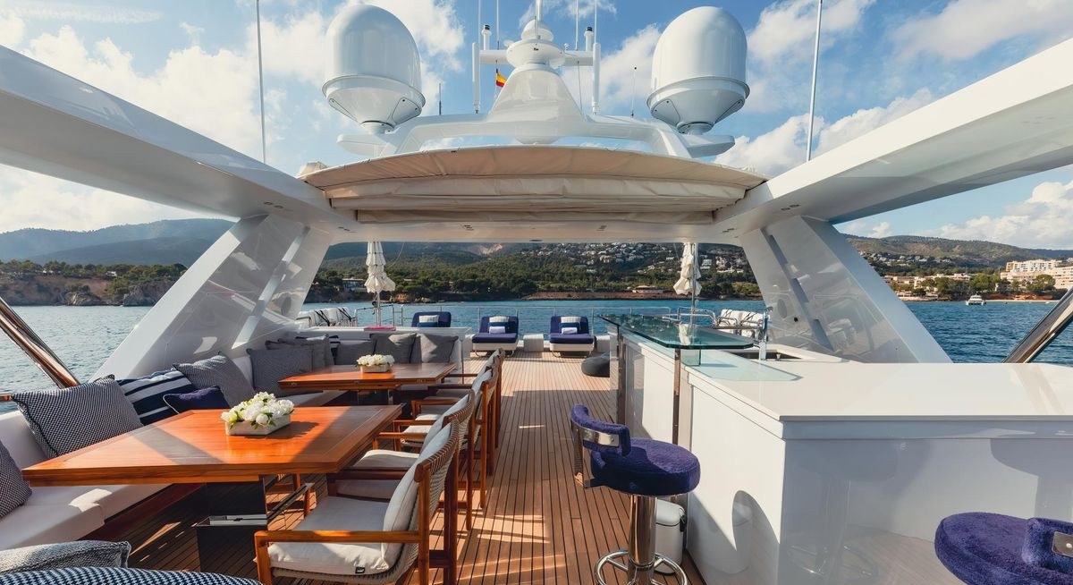 NEW WAVES yacht charter 3