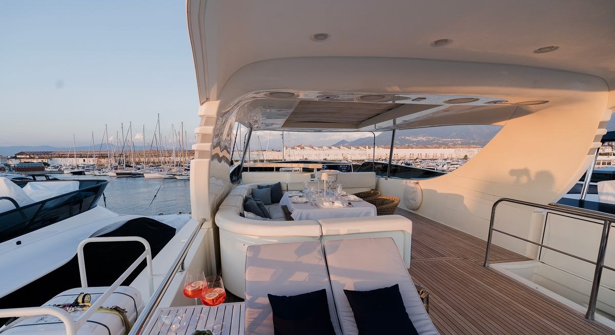 OCEAN DELTA 11 yacht charter 3