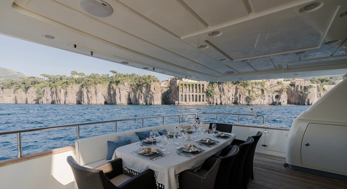 OCEAN DELTA 11 yacht charter 4
