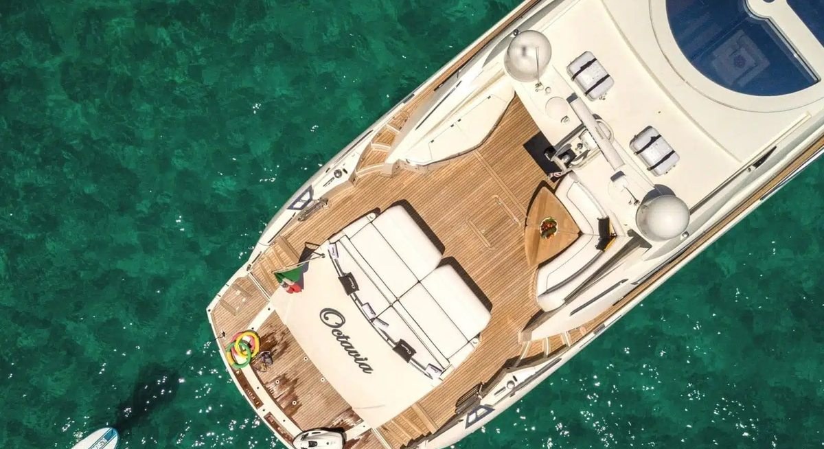 OCTAVIA yacht charter 5