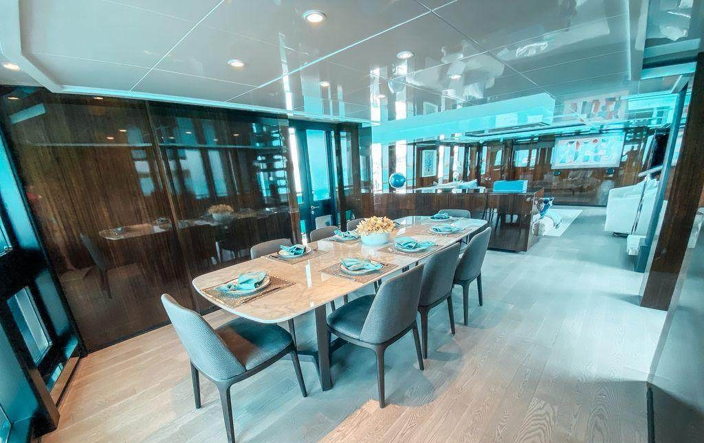 OCULUS yacht charter 5