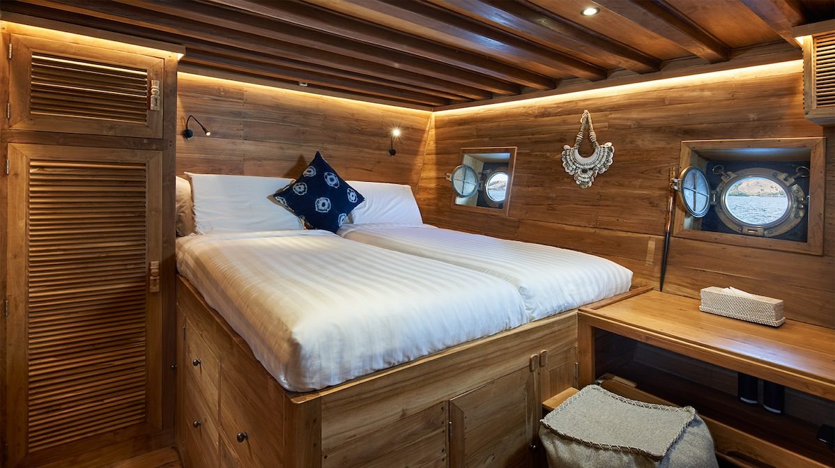 ORACLE yacht charter 4