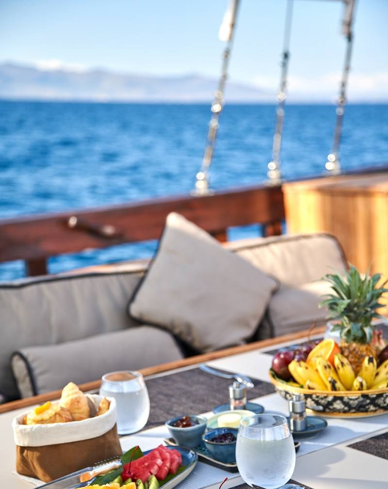 ORACLE yacht charter 5