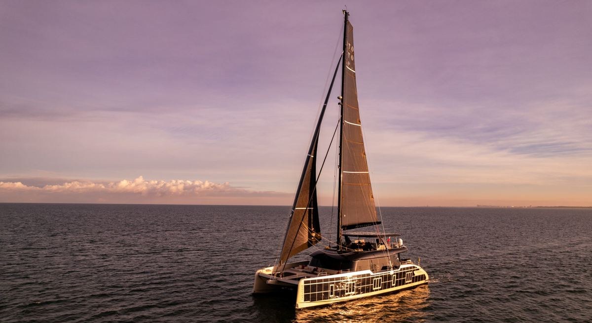 OTOCTONE yacht charter 1
