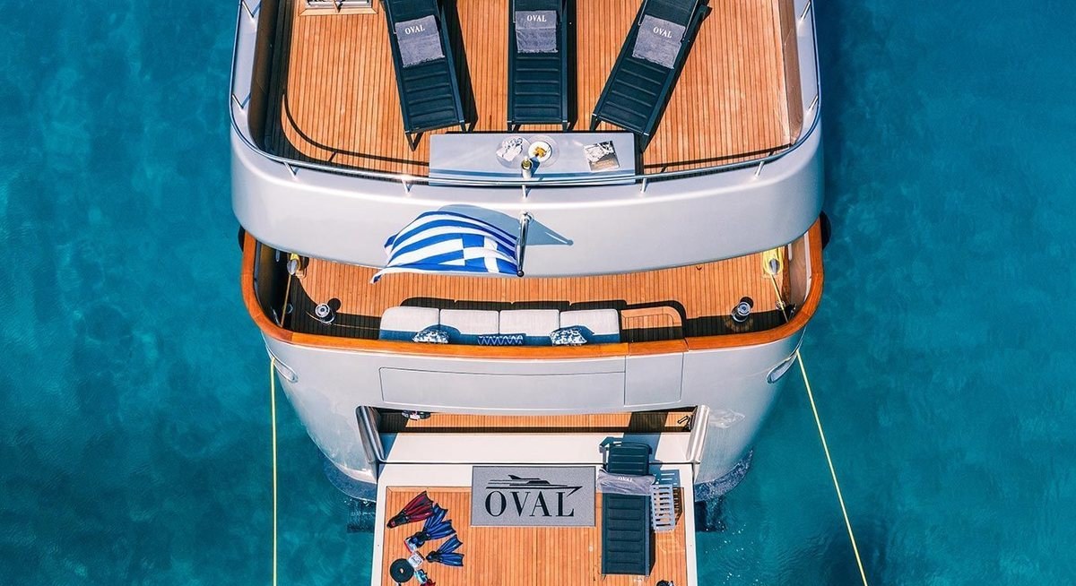 OVAL yacht charter 4