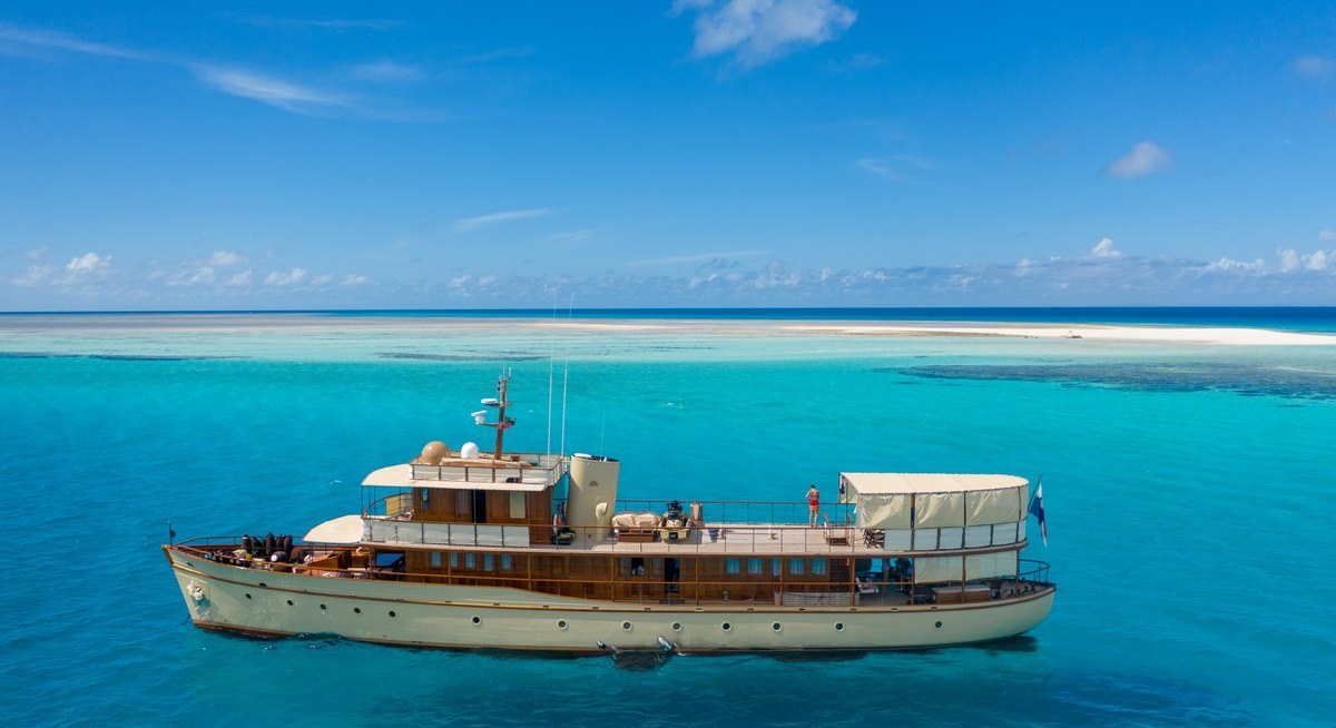 OVER THE RAINBOW OF LONDON YACHT CHARTER yacht charter