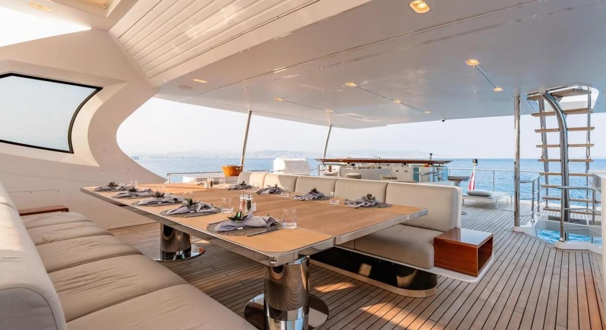 OWO yacht charter 4
