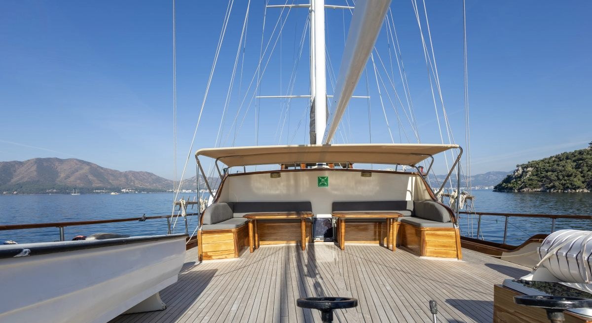 OXYZEN yacht charter 4