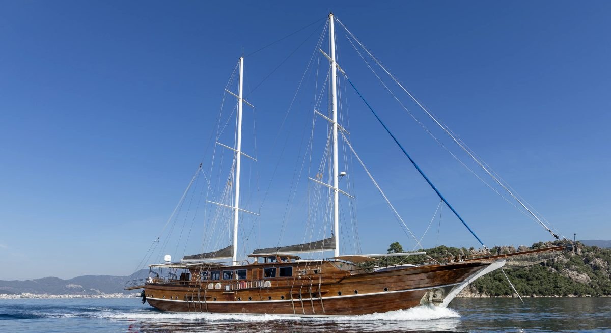 OXYZEN yacht charter 1