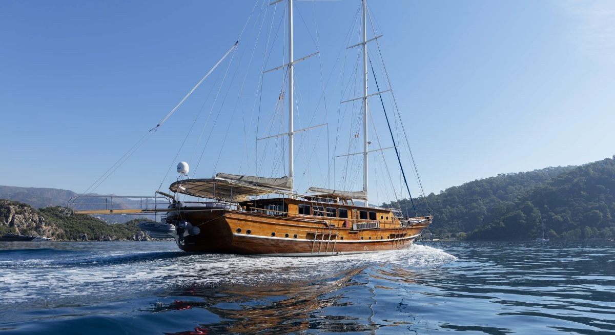 OXYZEN yacht charter 5