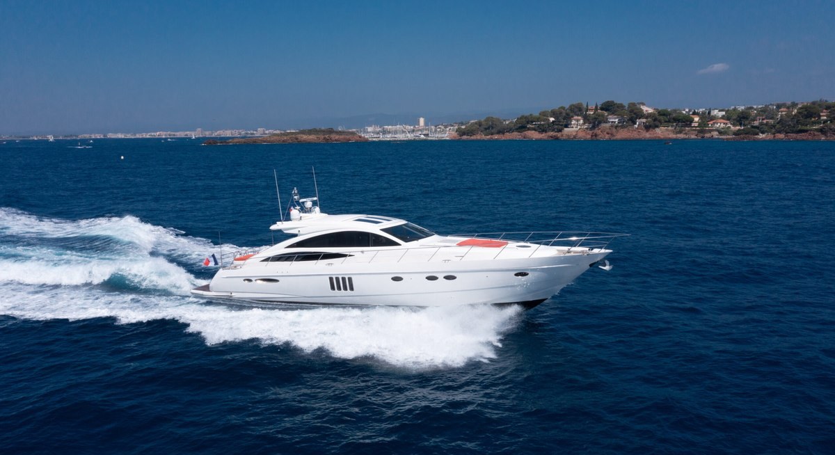 P'TITE BOUILLE yacht charter 3