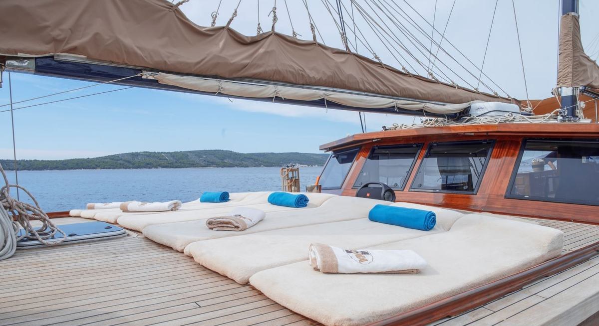 PACHA yacht charter 2
