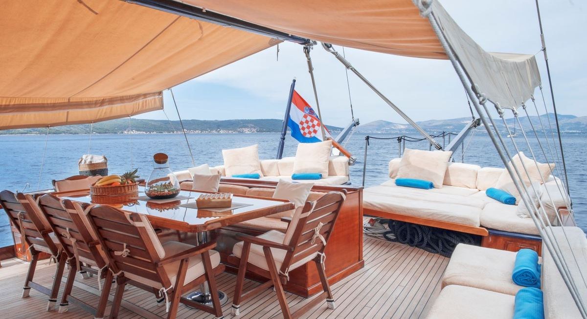 PACHA yacht charter 3