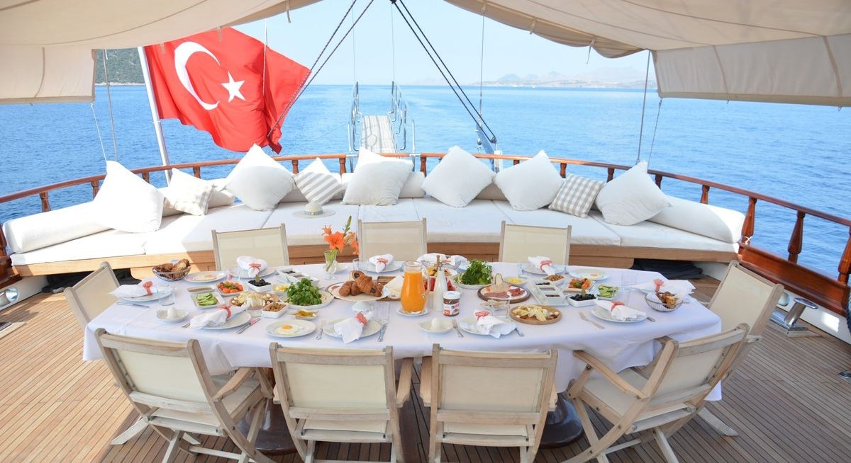 PAPA JOE yacht charter 4