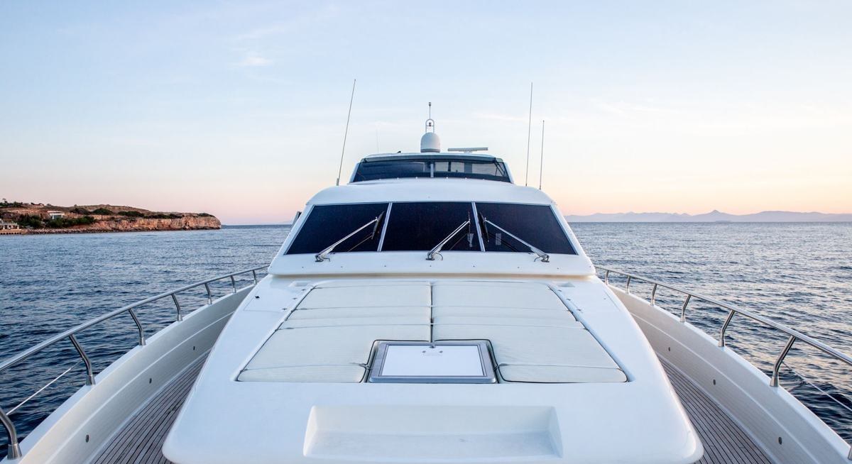 PAREAKI yacht charter 2