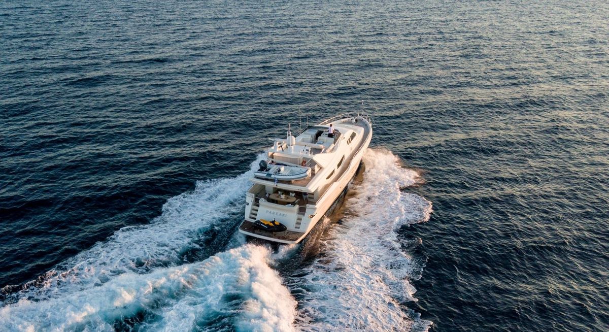 PAREAKI yacht charter 5