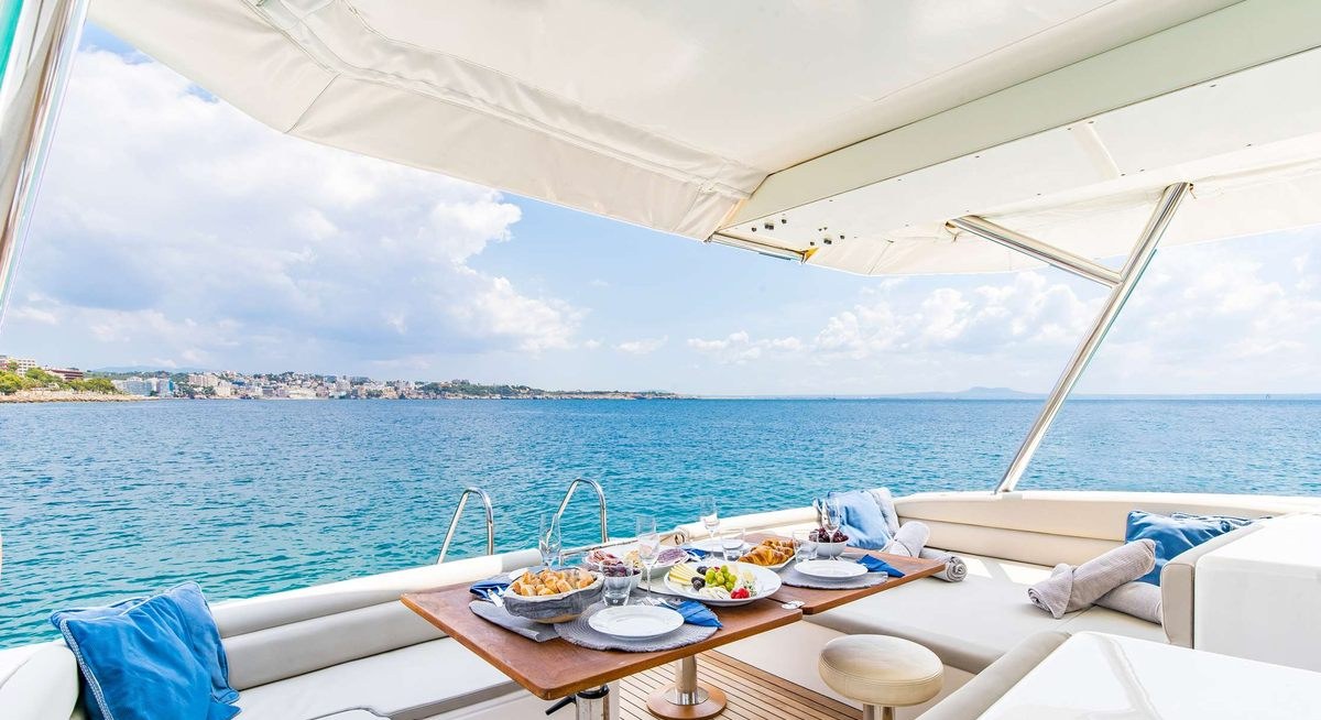 PARODIA II yacht charter 4