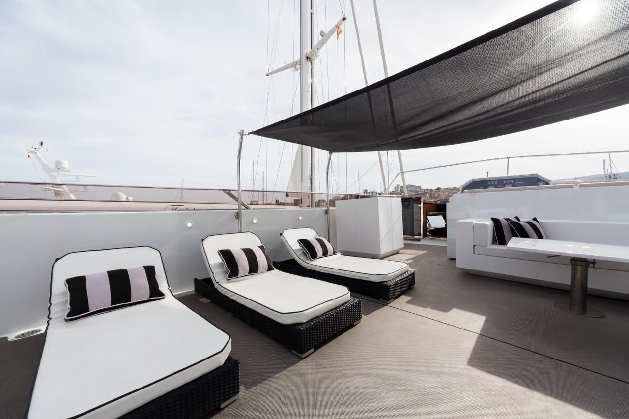 PAULA III yacht charter 4