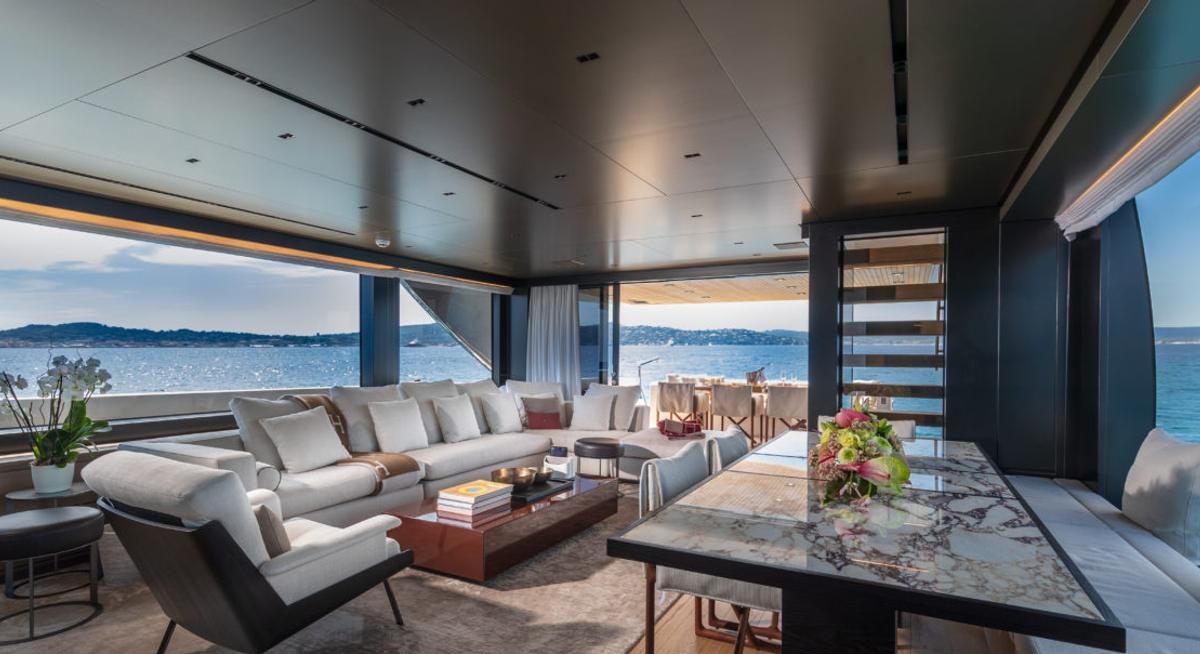 PAUSE yacht charter 5