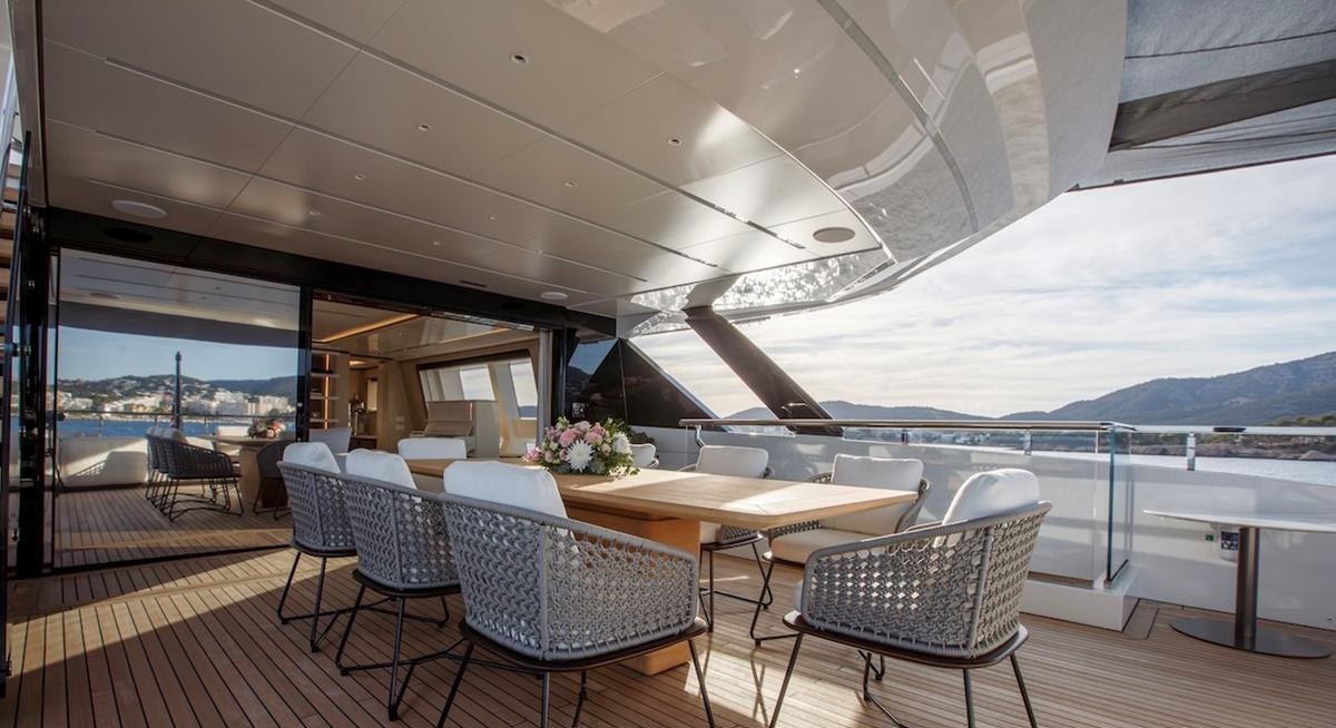 PERLA BIANCA yacht charter 4