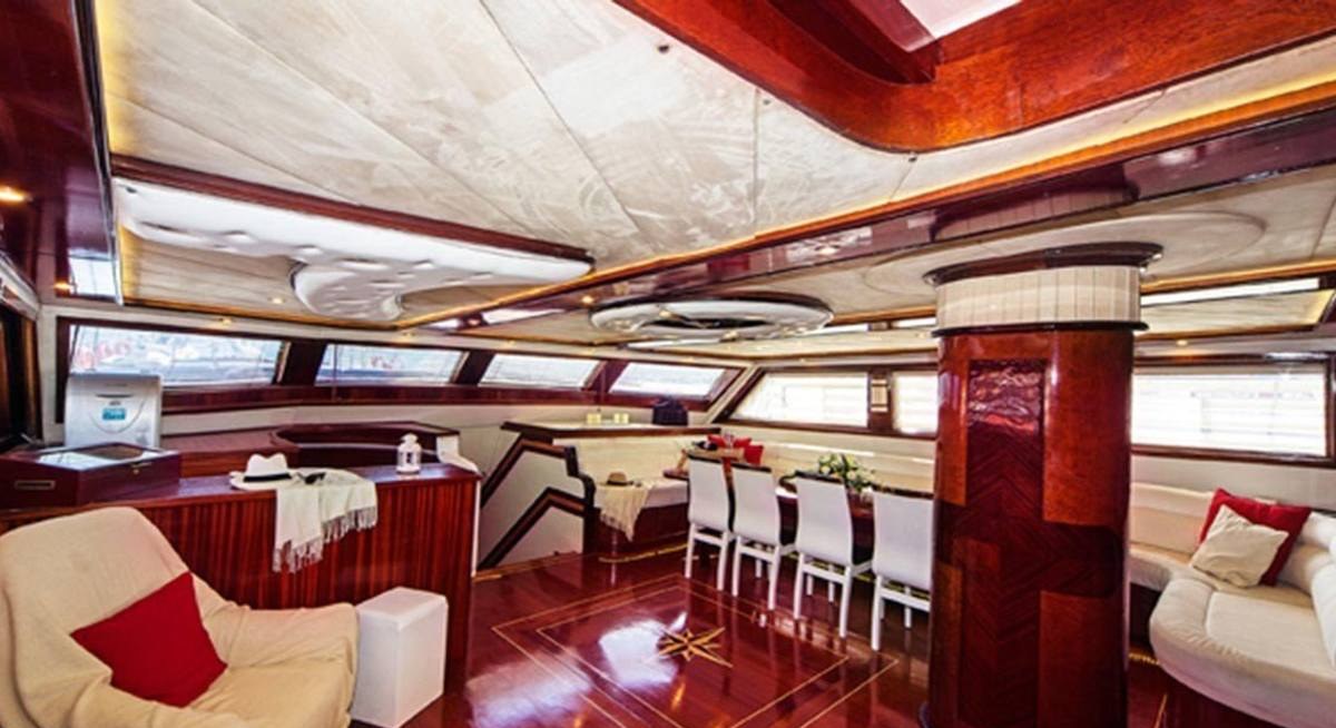 PERLA DEL MAR II yacht charter 4