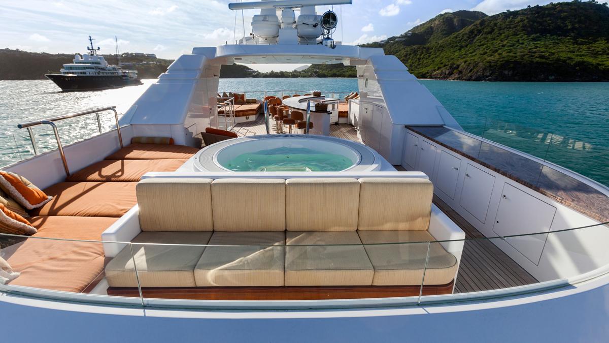 PERLE BLEUE yacht charter 3