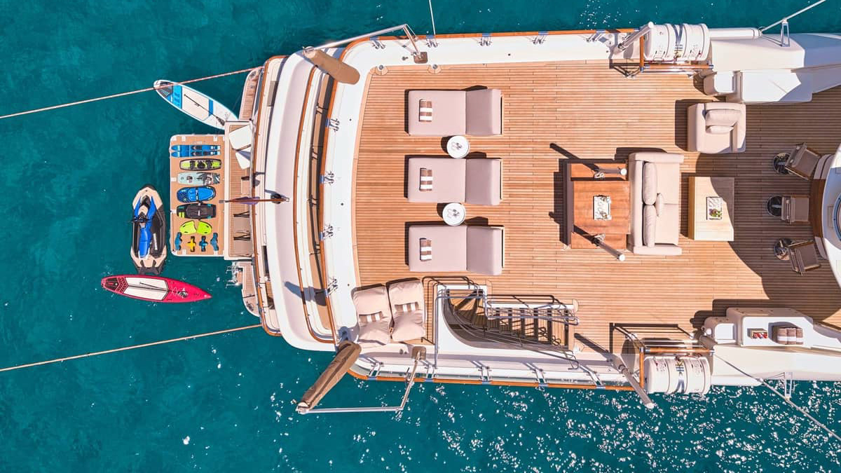 PHOTON yacht charter 3