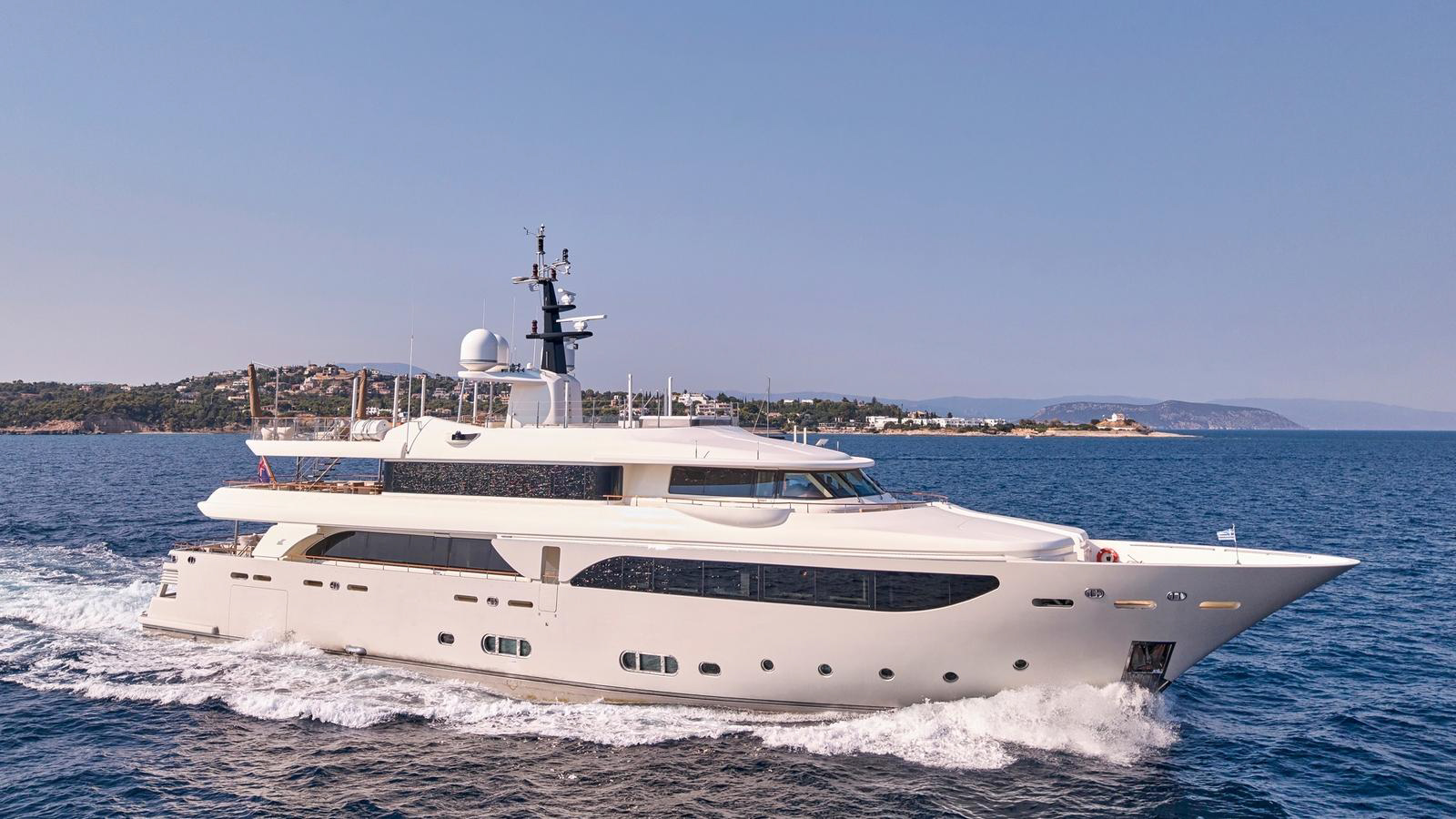 PHOTON yacht charter 1