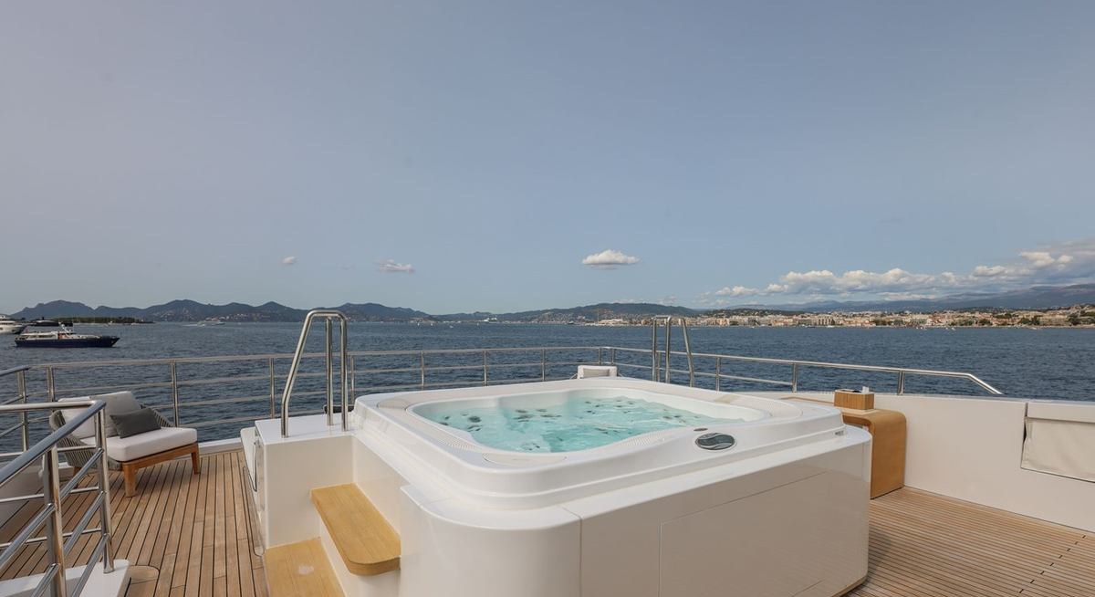 PI yacht charter 2