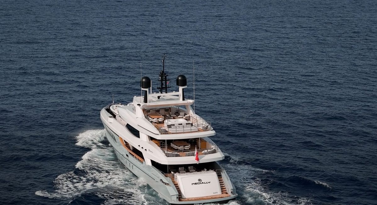 PI yacht charter 5